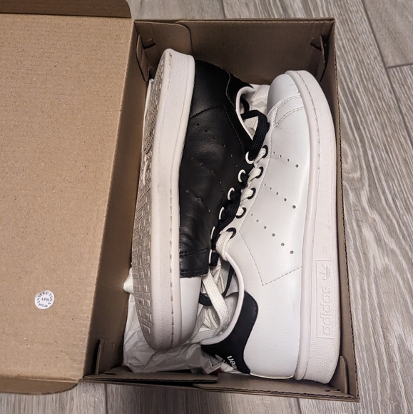 Adidas Cruella DeVil shoes - Picture 6 of 14